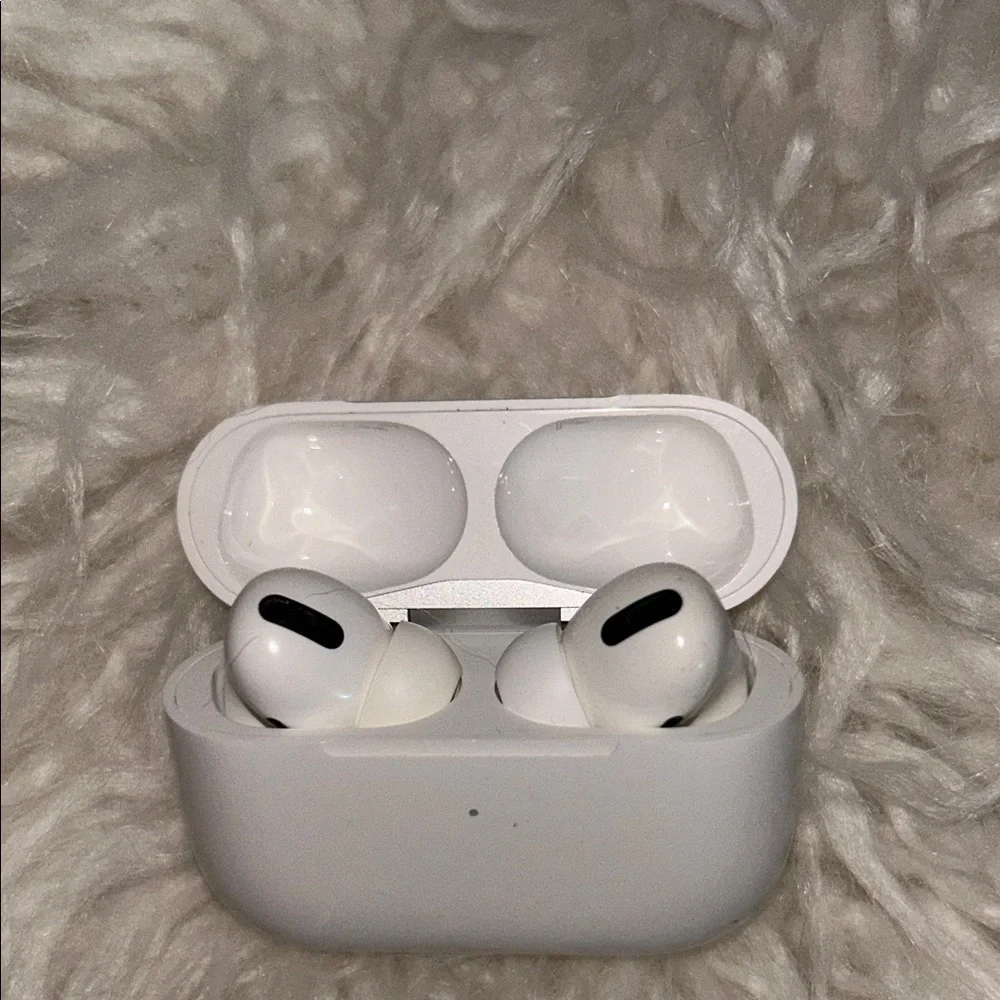 Apple Pro version 1 A2084 Wireless Earbud Headphones - White